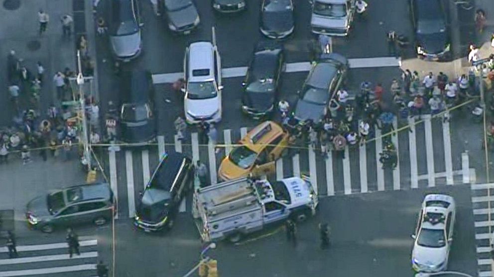 PHOTO: Aerial scene of a shooting at 201 Varick St. in New York City, Aug. 21, 2015.