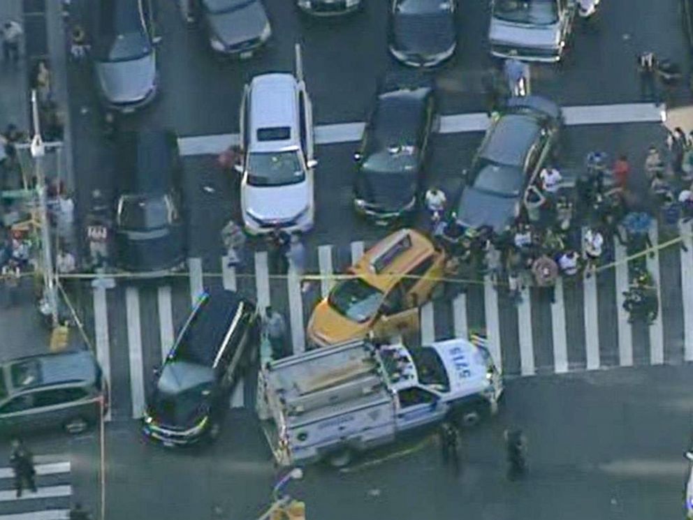 PHOTO: Aerial scene of a shooting at 201 Varick St. in New York City, Aug. 21, 2015.