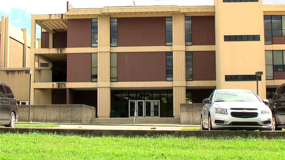 PHOTO: Dozens of students at New Castle Middle School were sickened after eating Carolina Reaper peppers that a classmate brought, Sept. 1, 2016, in New Castle, Indiana, according to the principal.