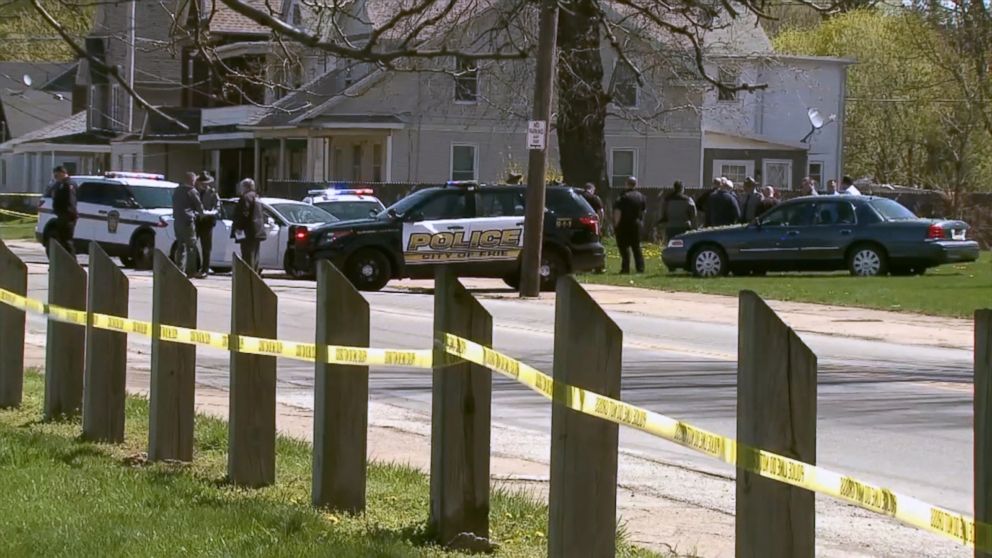 PHOTO: Law enforcement on the scene where Steve Stephens, the suspect in the Cleveland, Ohio, Facebook killing, shot and killed himself after a brief pursuit in Erie County, Penn., April 18, 2017.