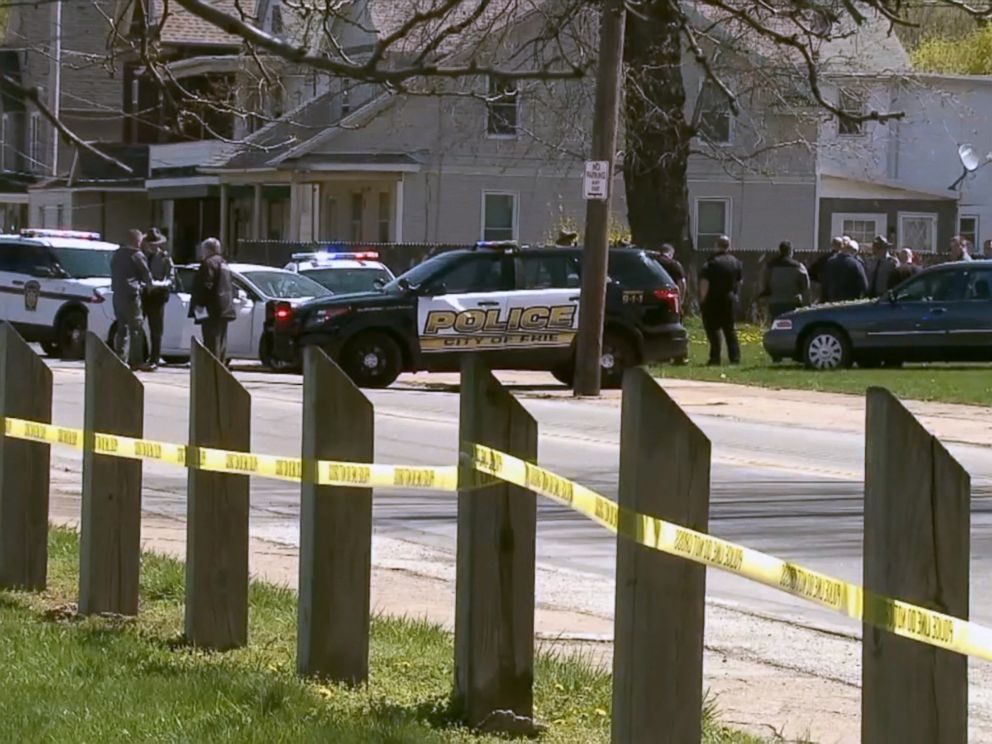PHOTO: Law enforcement on the scene where Steve Stephens, the suspect in the Cleveland, Ohio, Facebook killing, shot and killed himself after a brief pursuit in Erie County, Penn., April 18, 2017.