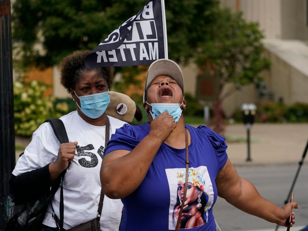 2 Louisville Officers Shot Amid Breonna Taylor Protests Abc News
