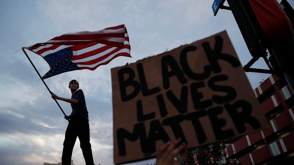 AP PHOTOS: A weekend of protests in America thumbnail