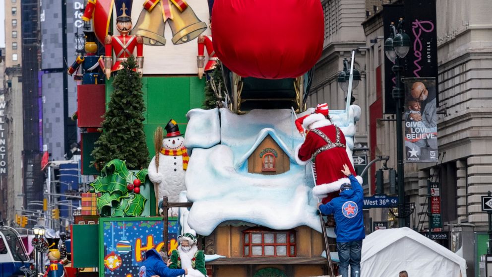 macys-thanksgiving-day-parade-takes-flight-in-virus-times