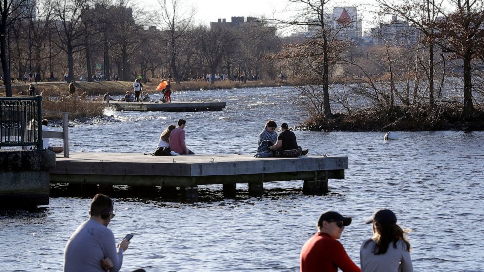 Second day of record warmth bathes parts of New England thumbnail