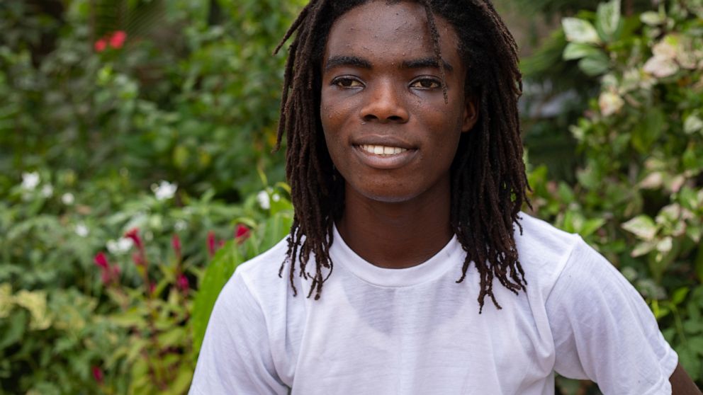  In Ghana, Rastafarian high schooler fights to keep his hair