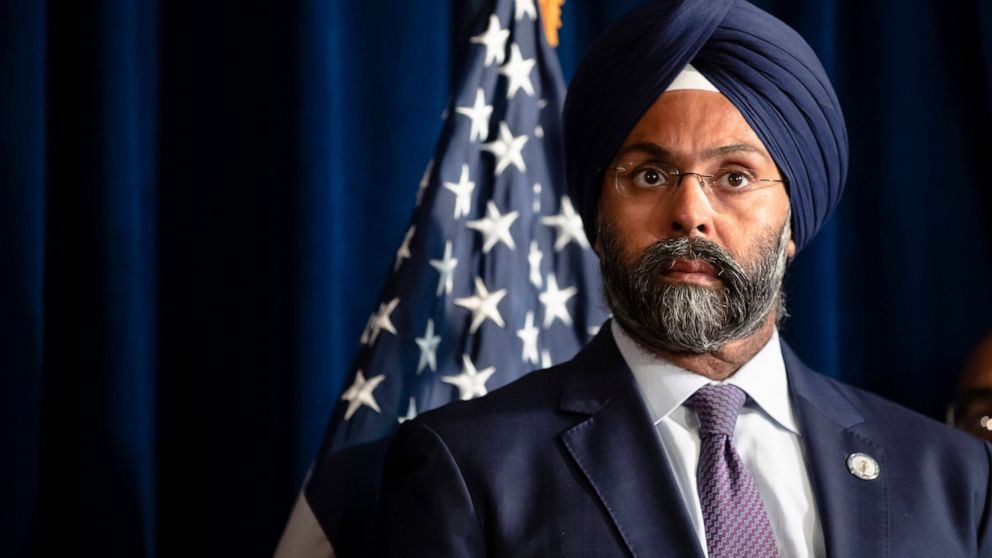 Chicago officers involved in wrong raid placed on desk duty Chicago officers involved in wrong raid placed on desk duty