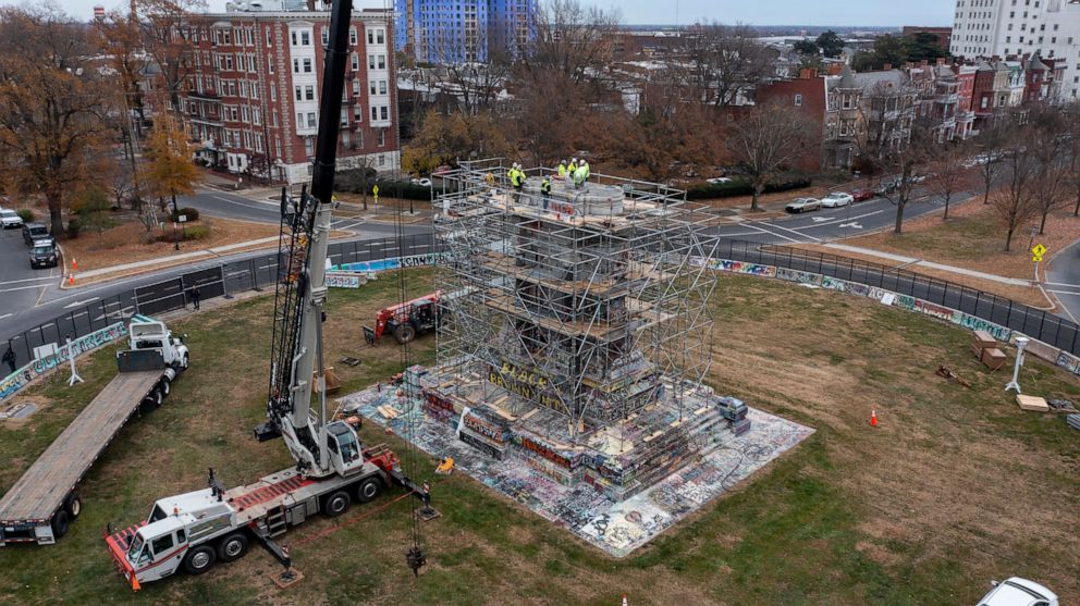  Crews may have found 1887 time capsule in Lee statue base