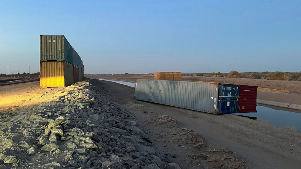 Muro fronterizo en Arizona retrasado tras caída de 2 contenedores