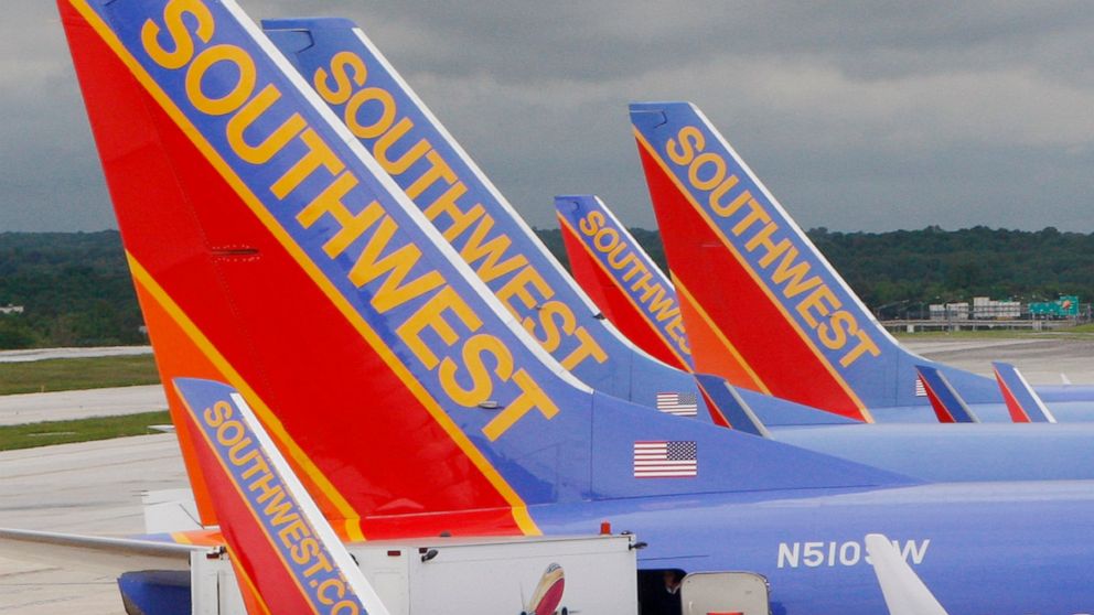  Southwest trims schedule in effort to solve flight problems