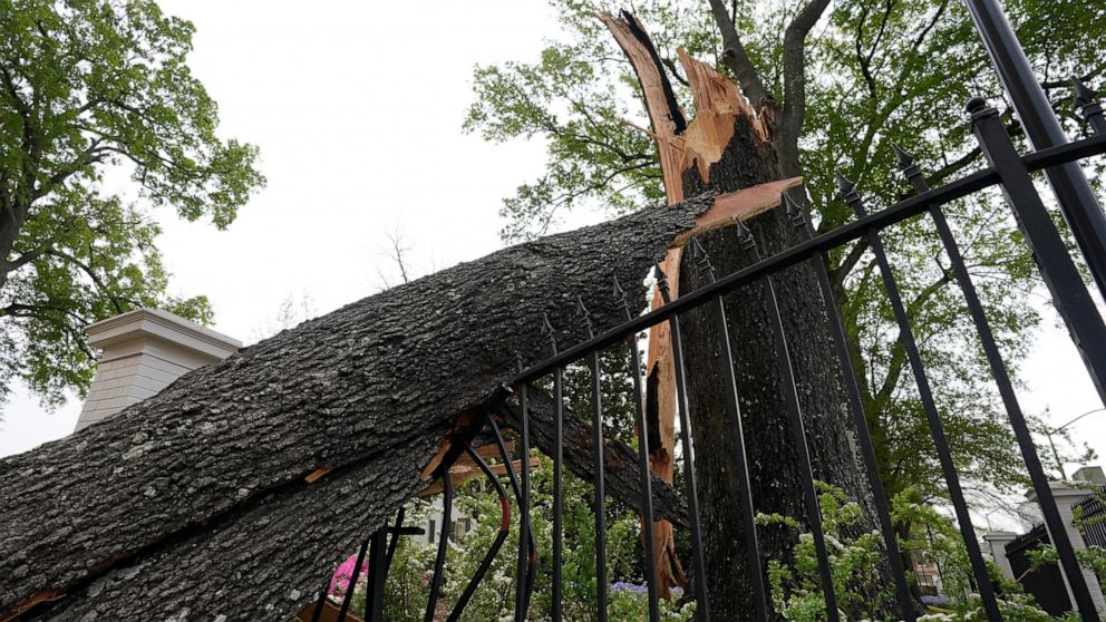  Severe storms pummel South after 7 hurt in Arkansas tornado
