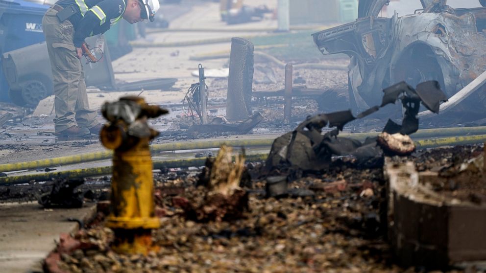  Plane crash kills 2, burns homes in California neighborhood