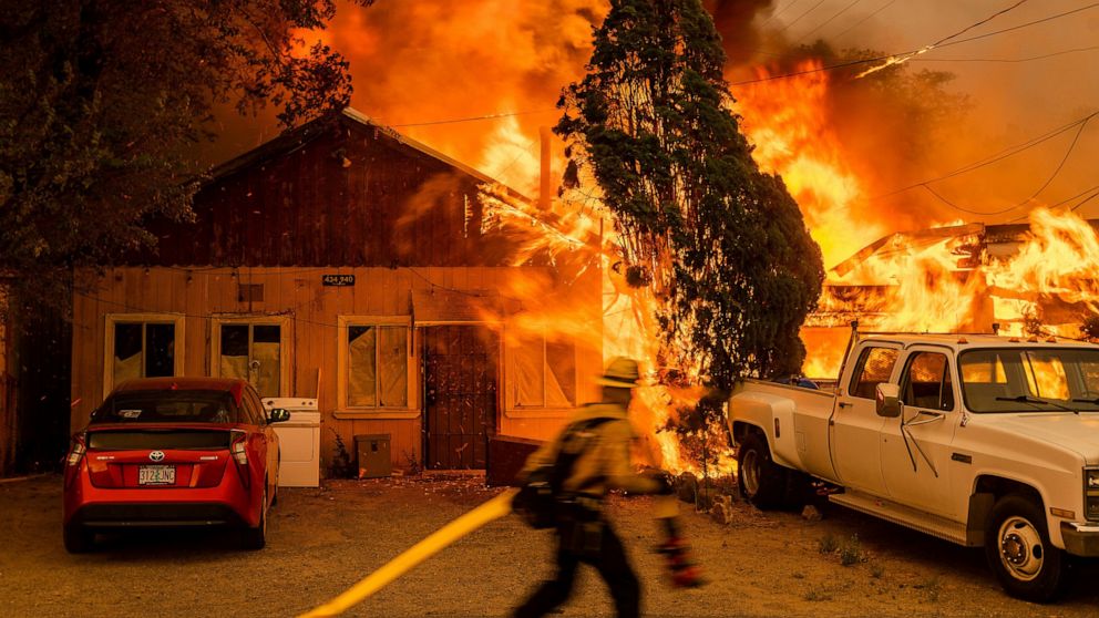 wildfires doyle drought wildfire oregon 10year incendios forestales bomberos požari heatwave threaten beckwourth newsbytesapp intensify searing surveying crashes consumes ola