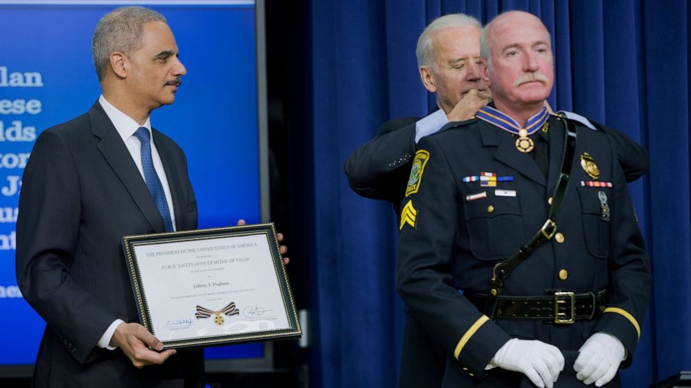 Officer who tackled Boston Marathon bomber retires