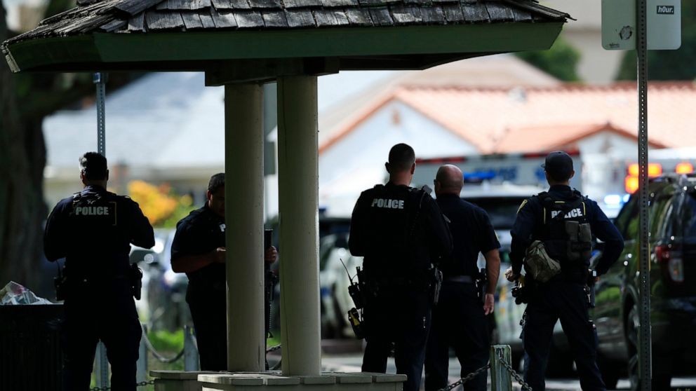 Neighbor wanted Hawaii cop killing suspect evicted years ago thumbnail