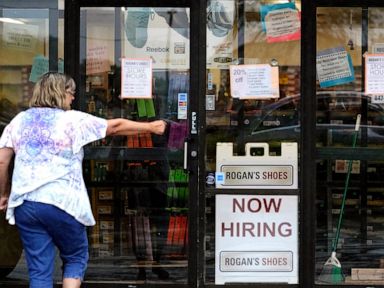 US jobless claims down 24,000 to 400,000 as economy recovers
