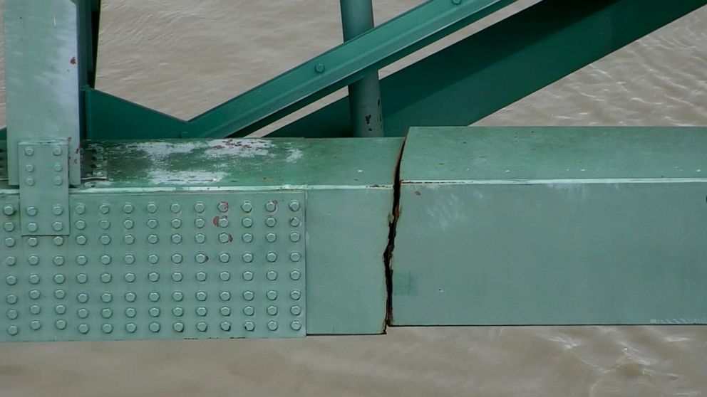  Interstate bridge over Mississippi River to begin reopening