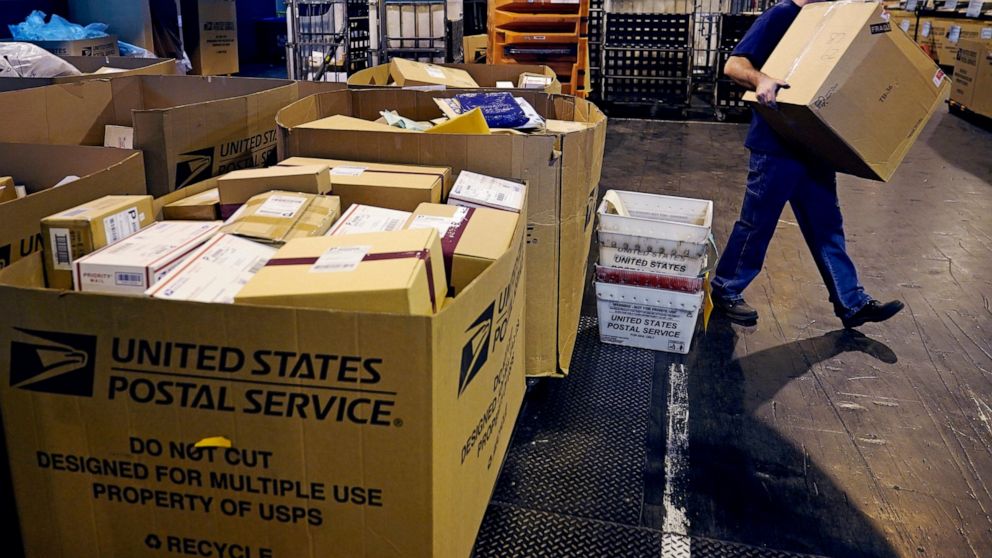US Postal Service recovers from poor holiday showing in 2020 - ABC News