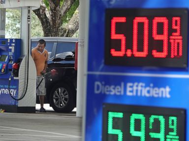 Average US gasoline price jumps 39 cents to $5.10 per gallon thumbnail