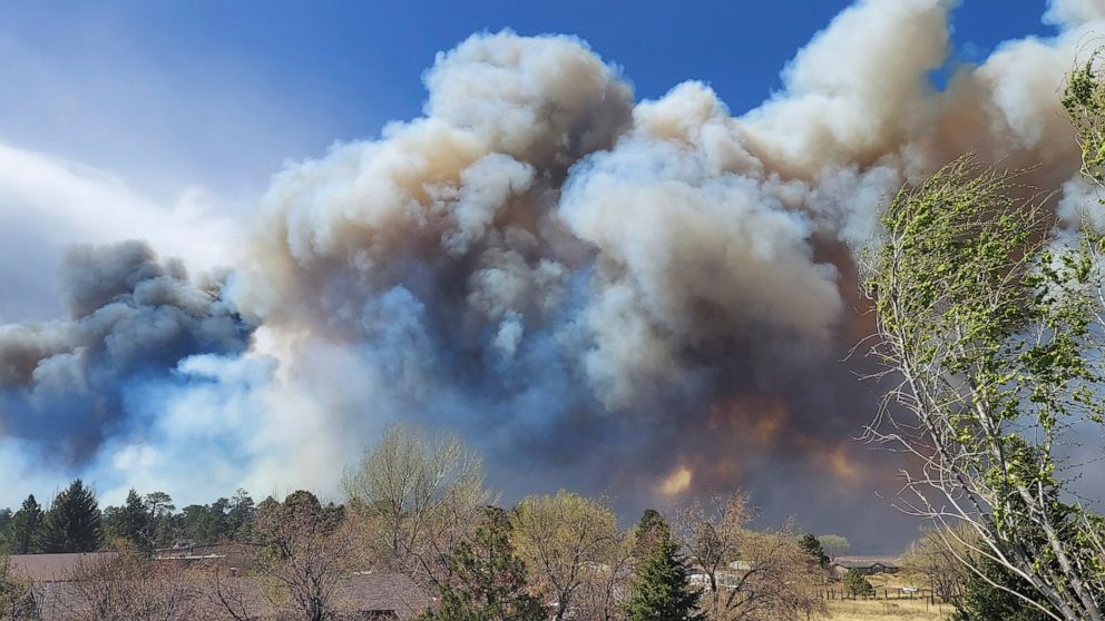 ‘Wall of fire’ forces evacuations near Arizona tourist town