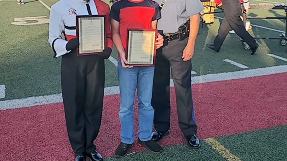  2 Missouri students lauded for fast action on runaway bus