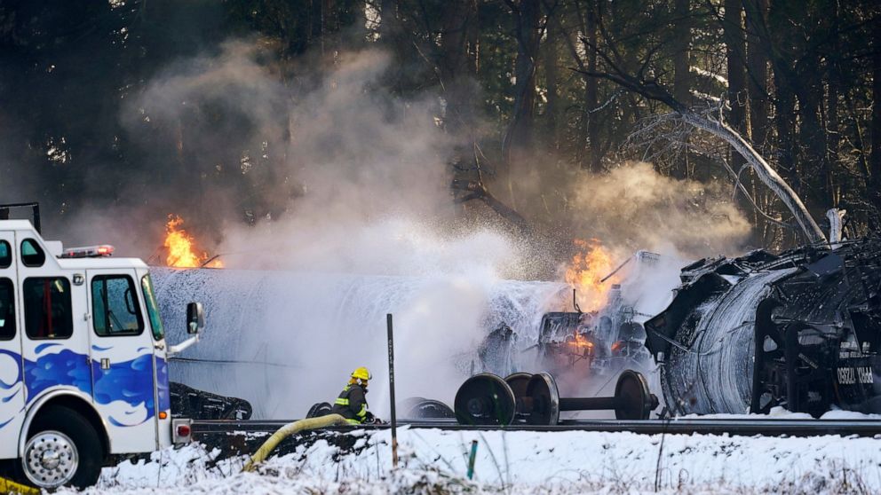  Federal officials investigate fiery oil train derailment