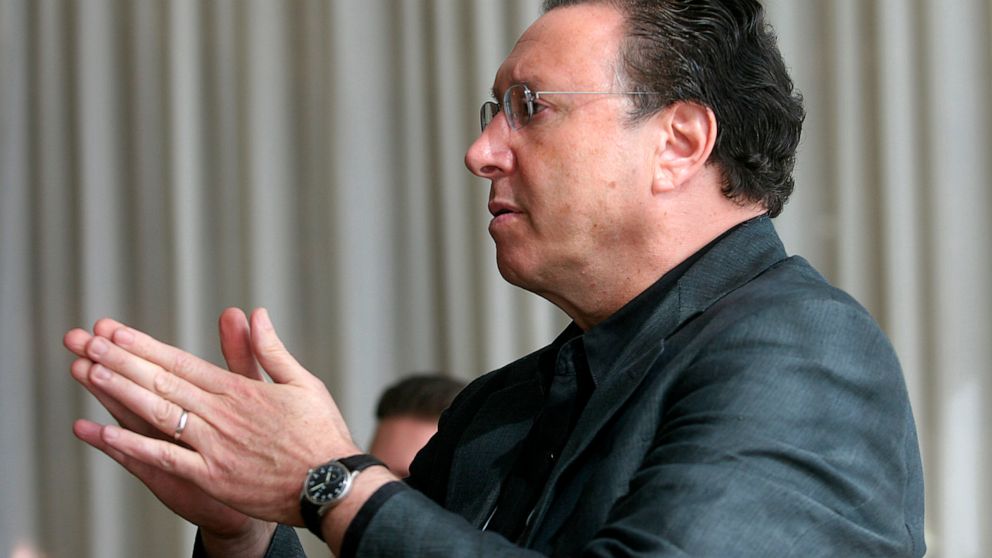  LA Times executive editor Norman Pearlstine steps down