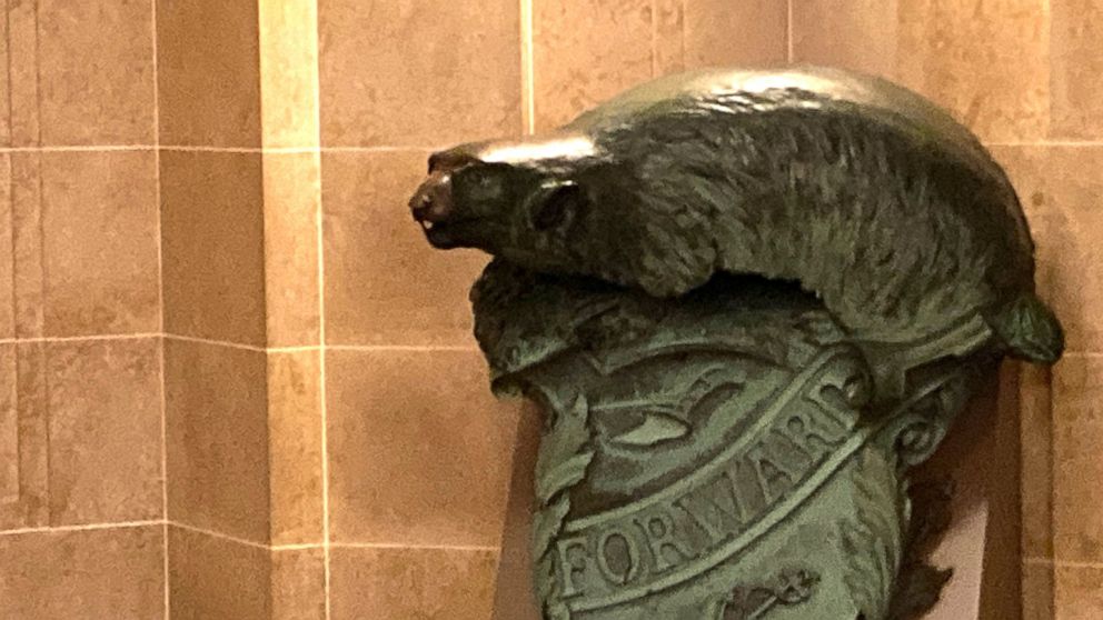  Navy will let Wisconsin keep badger statue for 50 more years