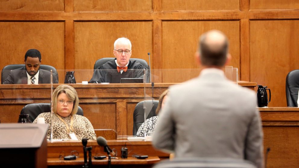  Judge freezes assets of prominent South Carolina lawyer Alex Murdaugh after lawsuits say he might be hiding millions