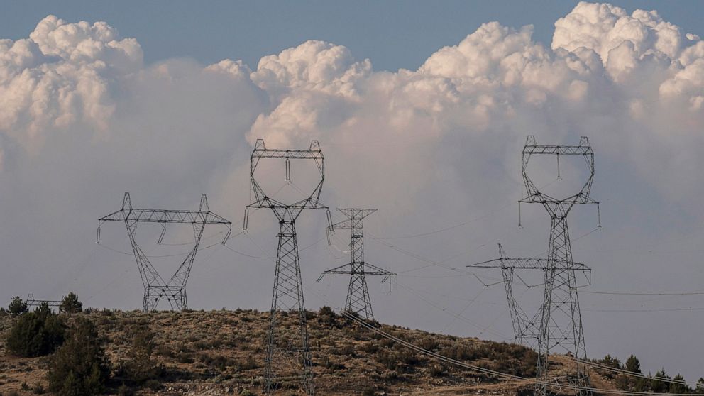 Oregon utilities shut power amid high dry winds, fire danger