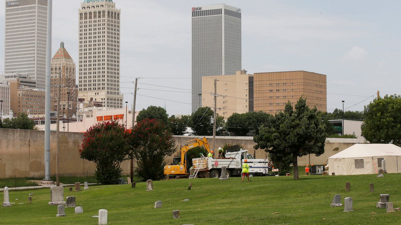 Unearthing History Tulsa Massacre Victims Search Resumes Abc News