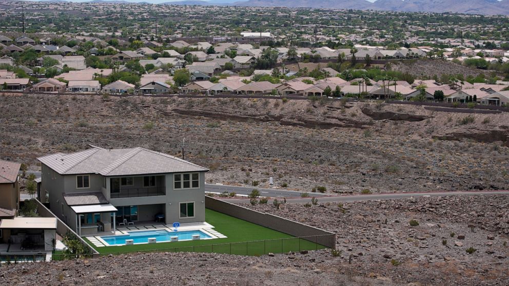 Drought drives Las Vegas to cap size of home swimming pools