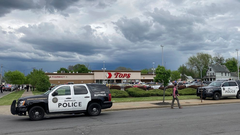 Au moins 10 morts dans une fusillade au supermarché Buffalo