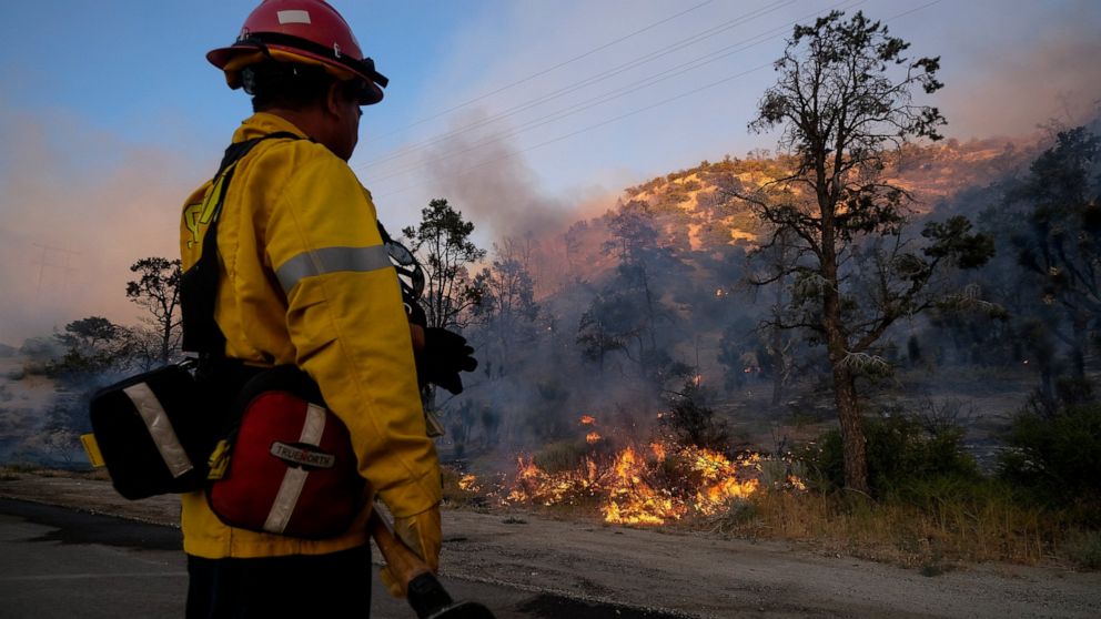 Western wildfires force evacuations in Arizona, California
