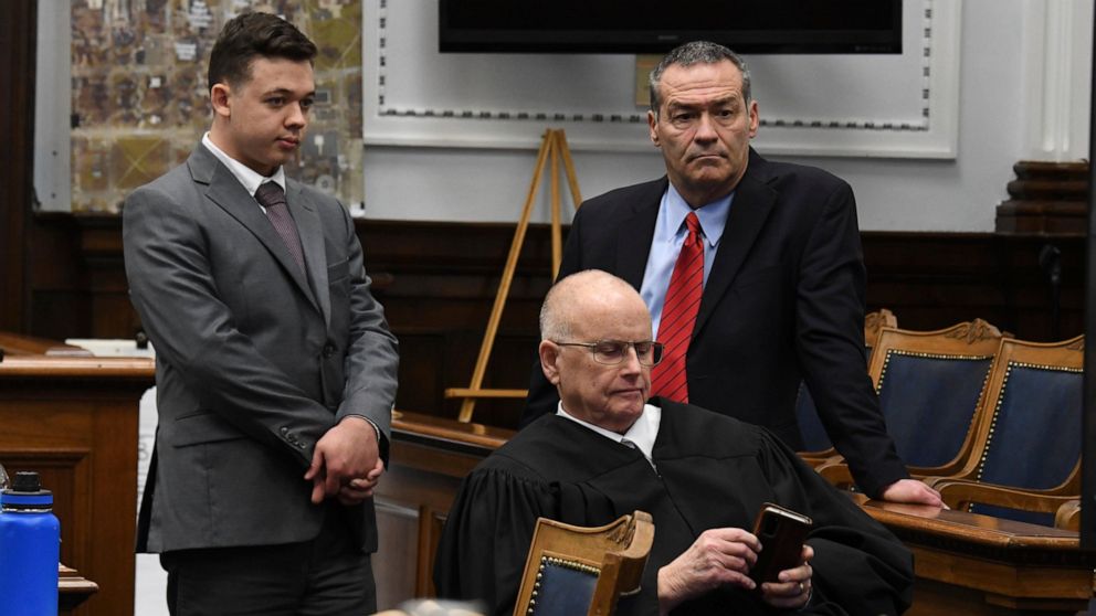  After final word from attorneys, Rittenhouse jury takes over