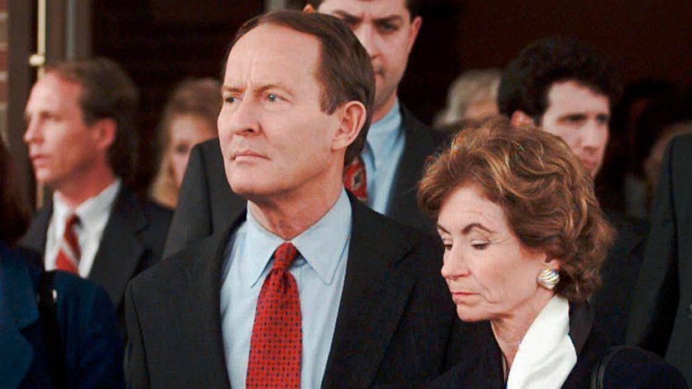 FILE - Lamar Alexander, left, and his wife Honey, leave funeral services for Sarah Cannon, better known as Minnie Pearl, at Brentwood United Methodist Church in Brentwood, Tenn. Wednesday, March 6, 1996. The family of former Tennessee governor and U.