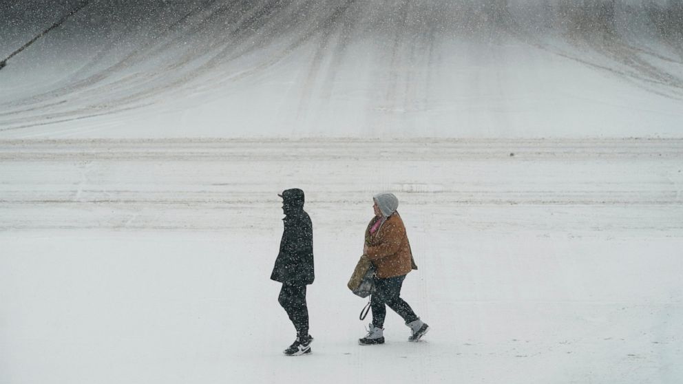  Foot of snow blankets parts of Midwest, disrupts travel