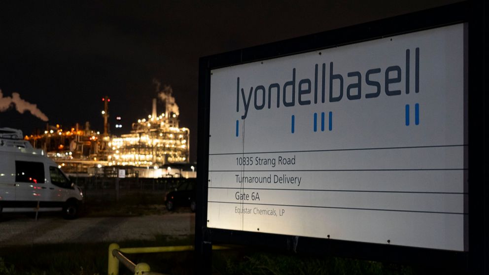  Names of 2 killed in Texas chemical plant leak released