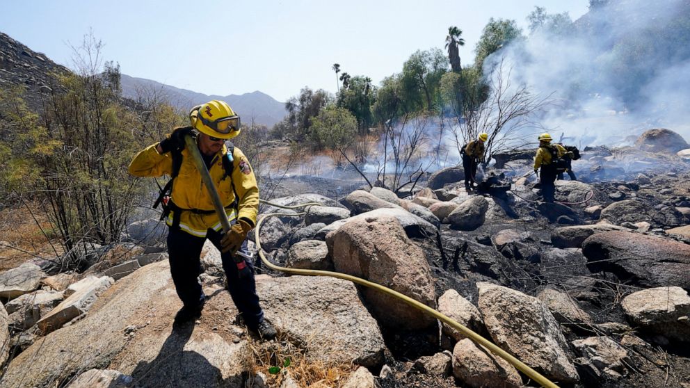  Thousands told to flee 3 towns ahead of fast California fire