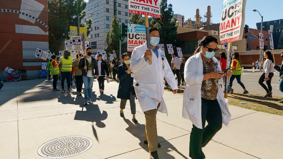 University of California, workers reach deal to end strike