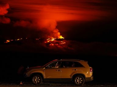 Molten lava on Hawaii's Big Island could block main highway thumbnail