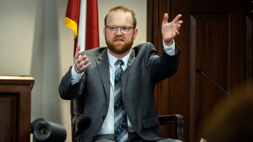 Friendly fire kills guard struggling with inmate in court Friendly fire kills guard struggling with inmate in court