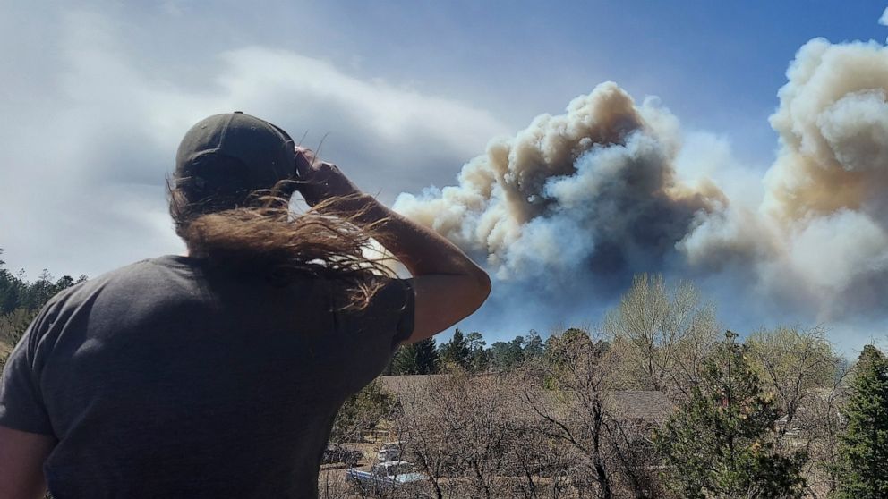 Un «mur de feu» force les évacuations près d’une ville touristique de l’Arizona