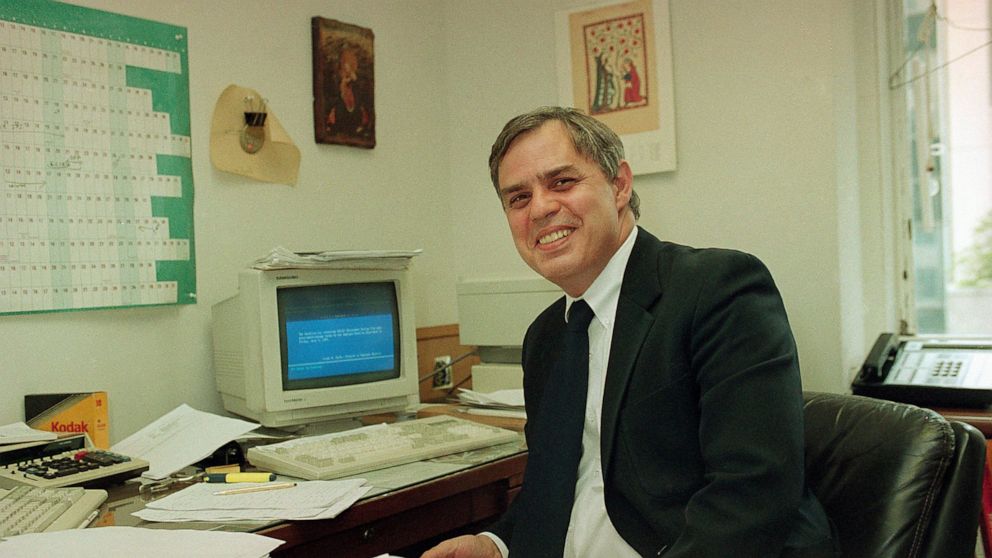  Larry Heinzerling, AP executive and bureau chief, dies at 75