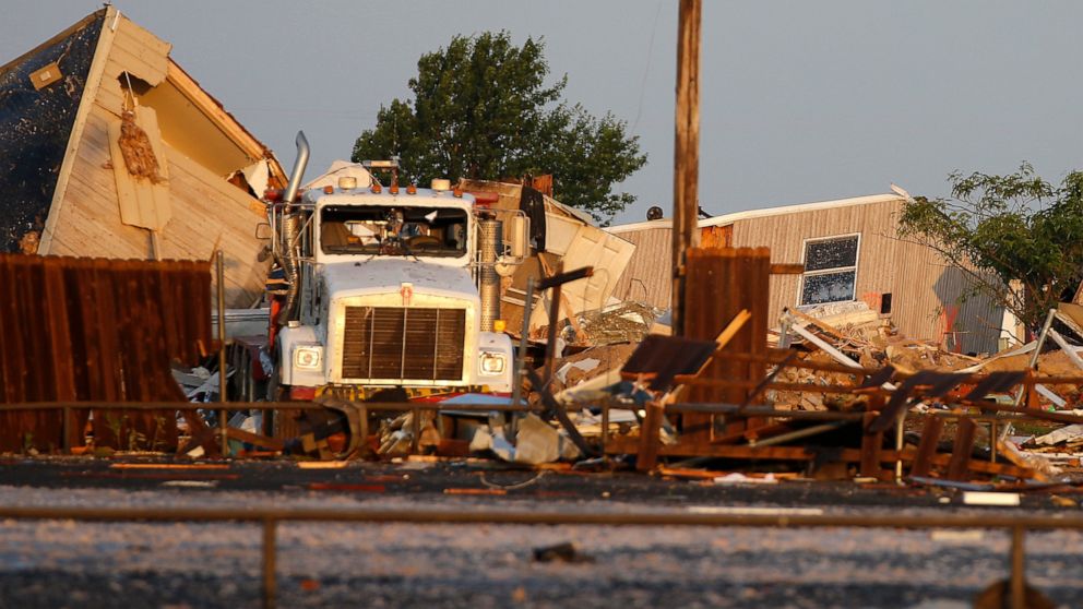 Tornadoes Rake 2 Oklahoma Cities Killing 2 And Injuring 29 Abc News