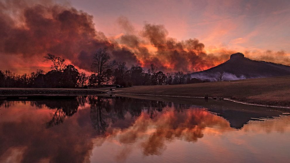 wildfire continues to burn at a north carolina state park abc news