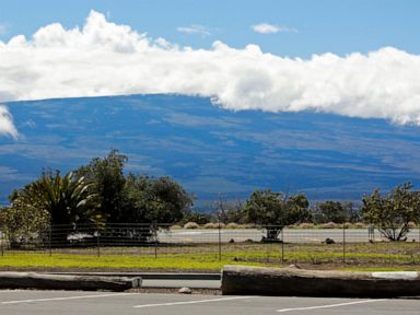 Hawaii’s Mauna Loa starts to erupt, sending ash nearby