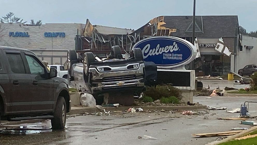 Une tornade rare frappe une ville du nord du Michigan, blessant certains