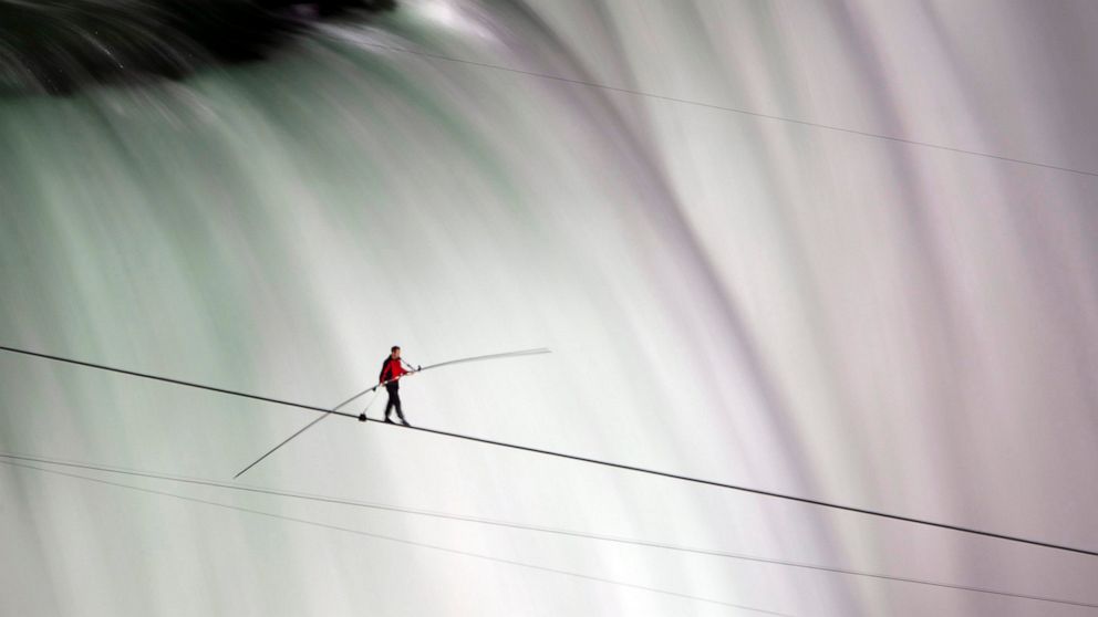  High-wire star Nik Wallenda to walk over Buffalo campus
