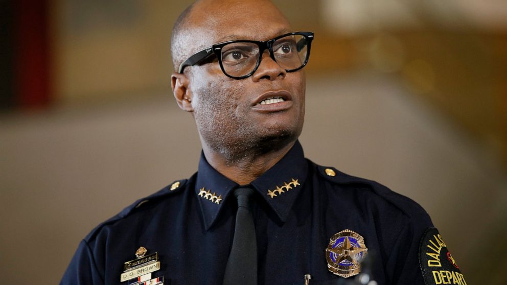 Mayor Taps Ex Dallas Chief To Head Chicago Police Force Abc News